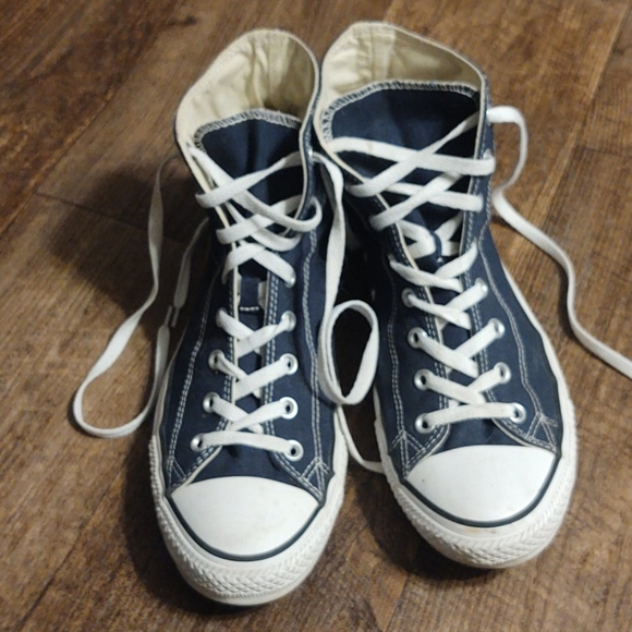 Like new Converse classic All Stars high tops